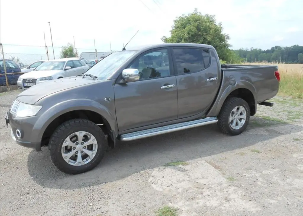 Mitsubishi L200 2,5 DI D 131 kW SERVISKA nafta